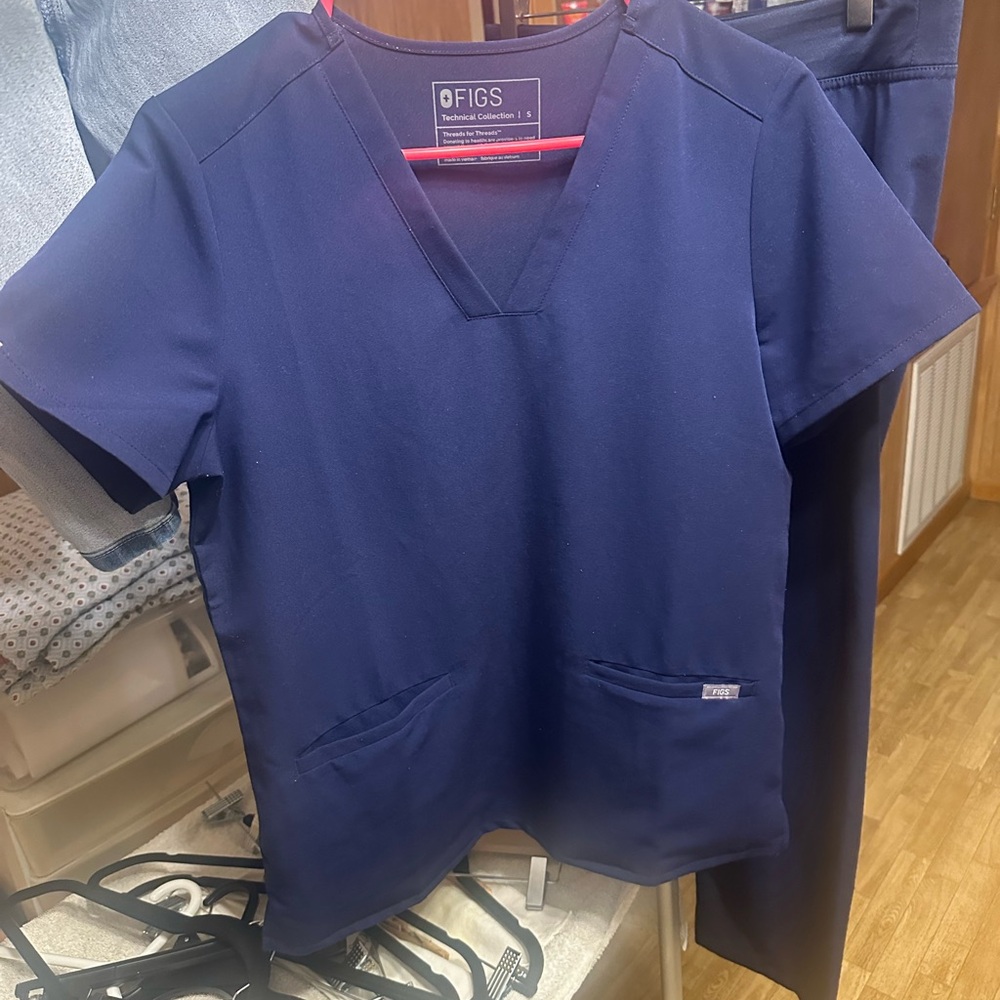 Figs Navy Blue Scrub Top Size Small